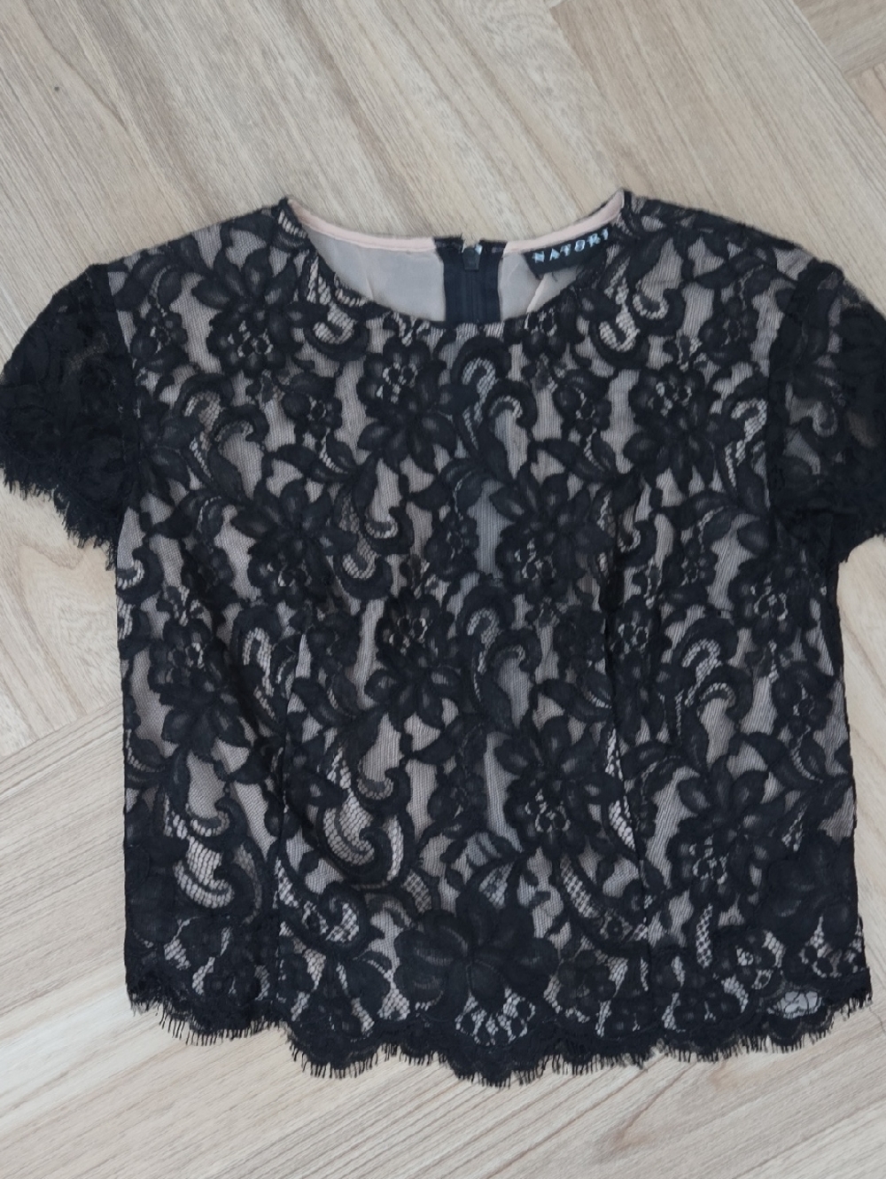 Natori Black Floral Lace Short Sleeve Top with Nude Lining Small No Tag